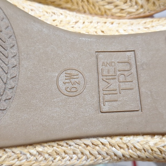 TIME AND TRU SIZE 6.5 SLIP ON SANDLES - Picture 7 of 7